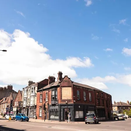 Shambles Flat East Mount By Furnished Location Races Close To Train Station. York