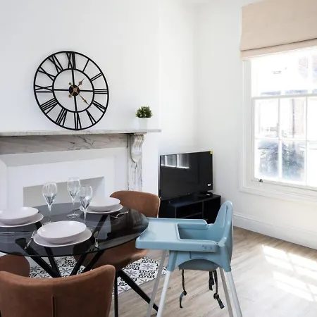 Shambles Flat East Mount By Furnished Location Races Close To Train Station. York