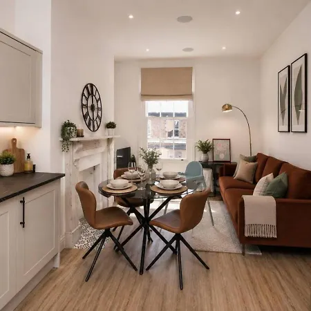 Apartamento Shambles Flat East Mount By Furnished Location Races Close To Train Station. York