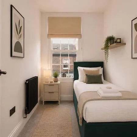 Apartamento Shambles Flat East Mount By Furnished Location Races Close To Train Station. York