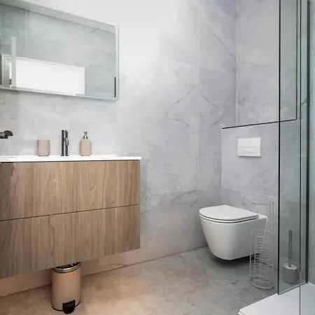 Apartamento Shambles Flat East Mount By Furnished Location Races Close To Train Station. York